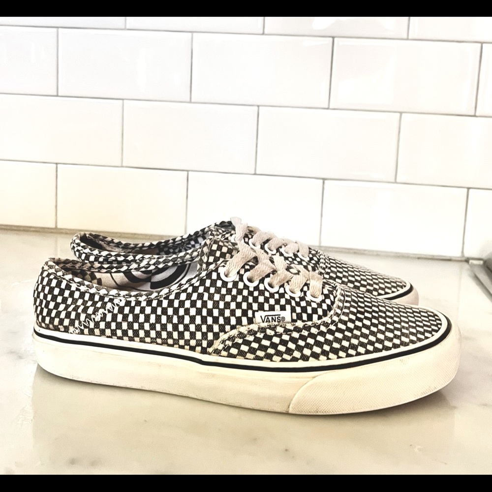 VANS MENS 6 WOMENS 7 OLD SKOOL BLACK WHITE CHECKERED SHOE SNEAKERS